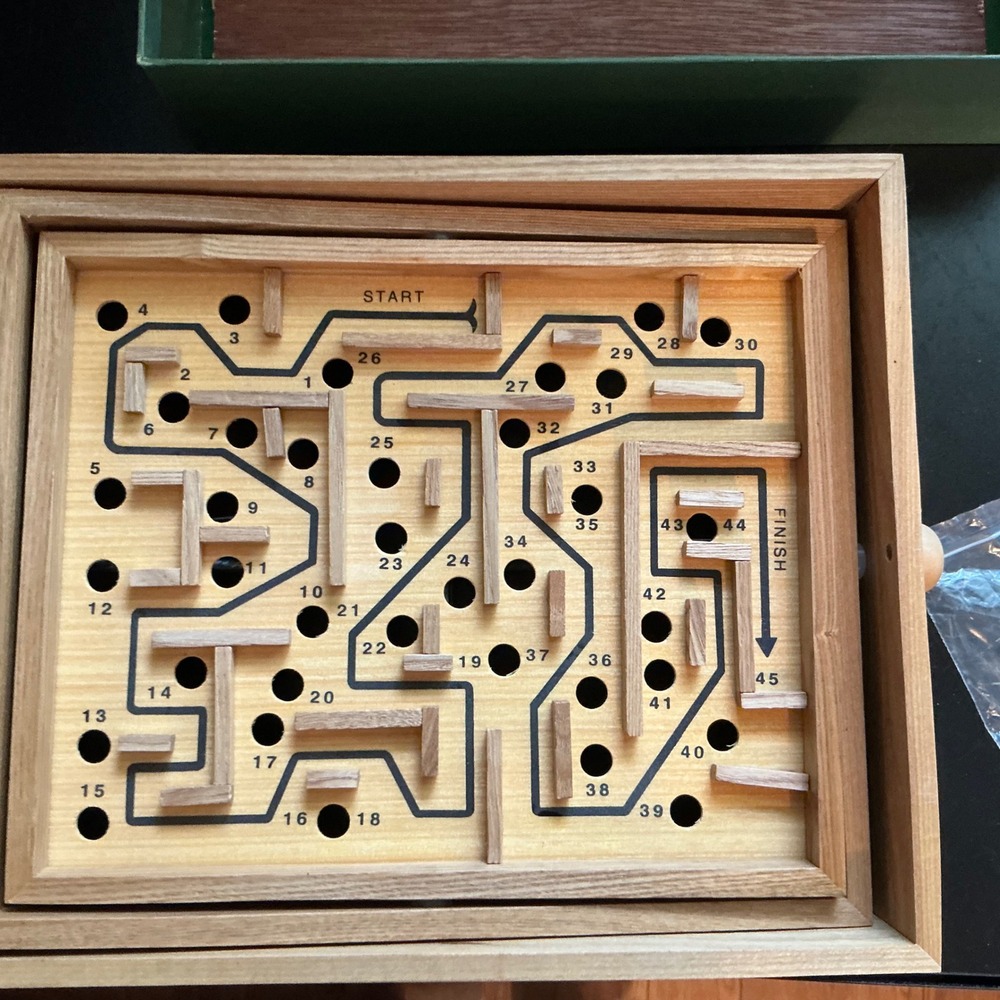 NIB Wooden Labyrinth Marble Maze Game Tilt Board Puzzle with Box and Marbles